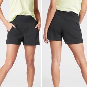 NWT Athleta Trekkie North Short, sz 18